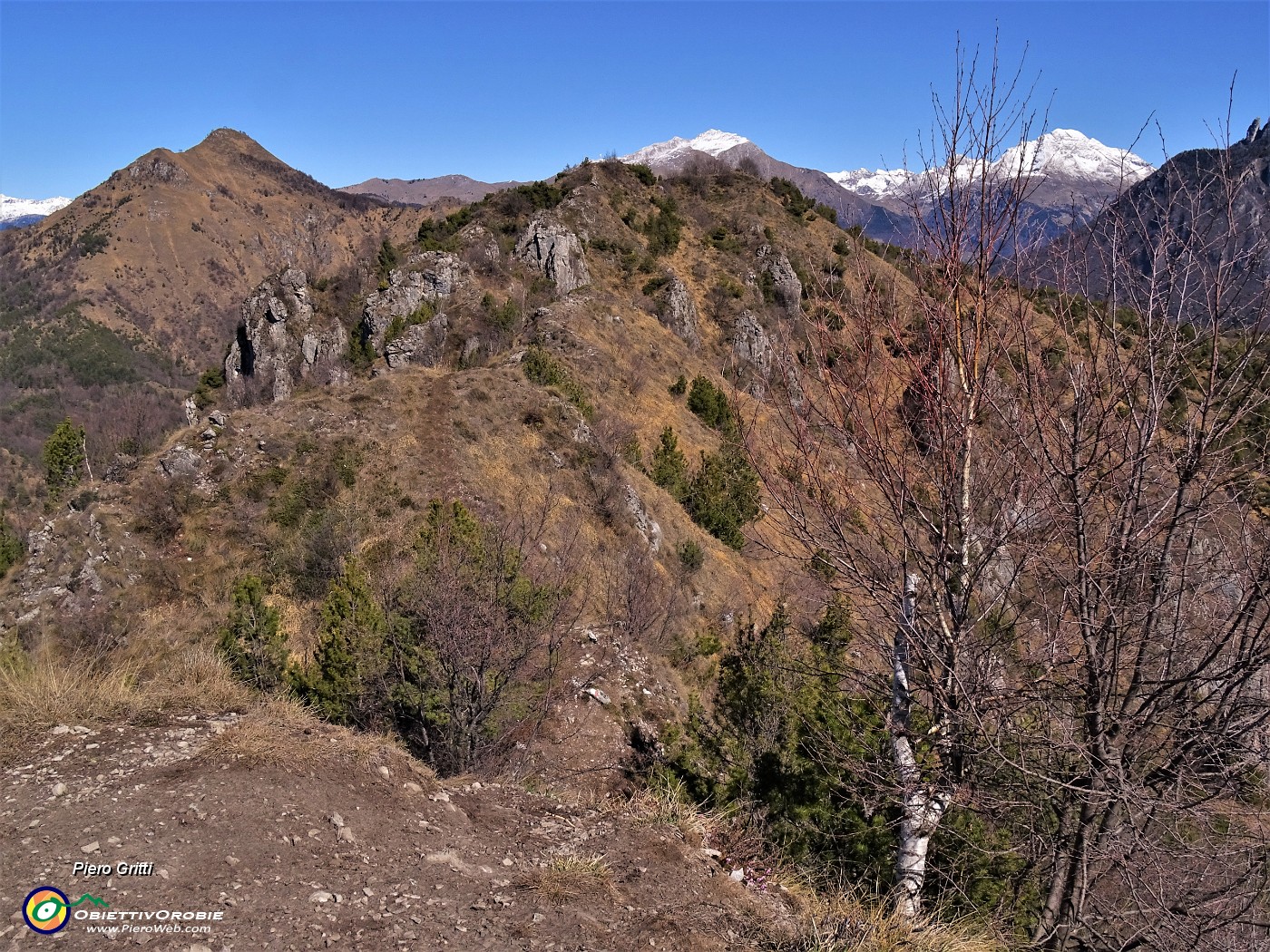 47 Dalla croce del Rabbioso vista sulla sua cima...per esperti la salita.JPG